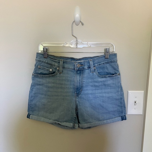 Levi’s Women's Denim Shorts - Picture 1 of 4